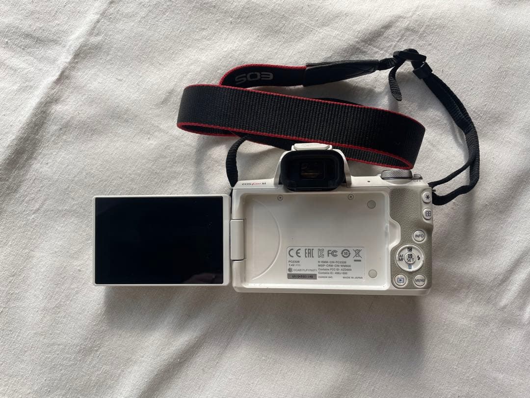 Canon EOS Kiss M ホワイト 本体