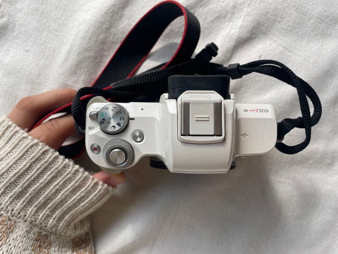 Canon EOS Kiss M ホワイト 本体