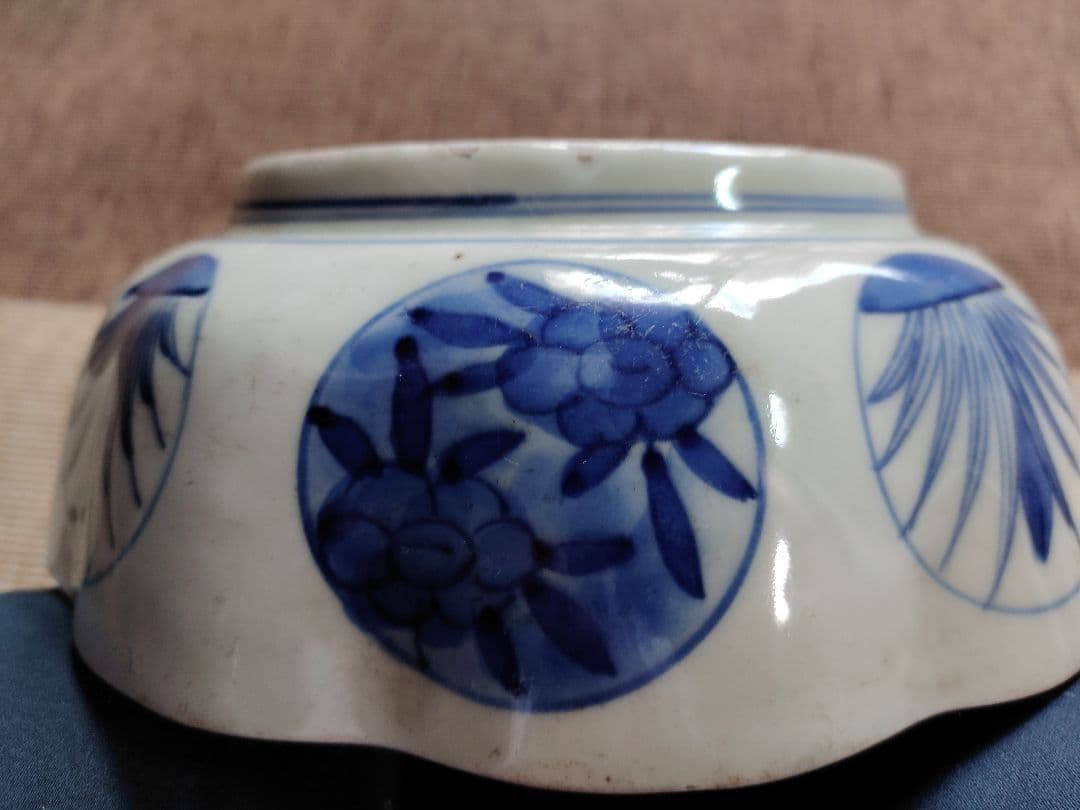 レトロ　青い植物模様 波型皿