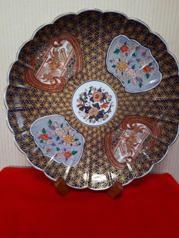 日肥其泉、色絵金彩大皿