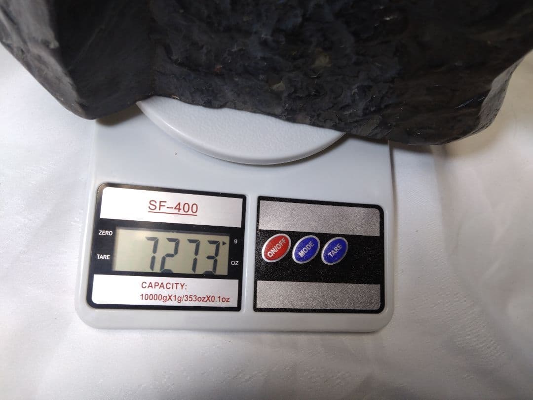 神居古潭石（かむいこたんせき）の原石 7273g