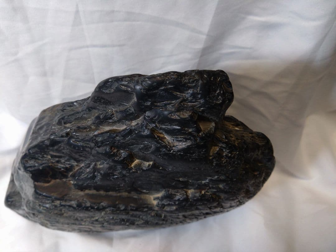 神居古潭石（かむいこたんせき）の原石 7273g