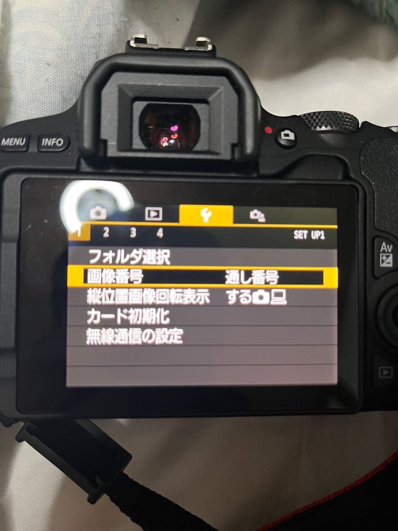 Canon EOS Rebel SL2 またはCanon EOS Kiss X9