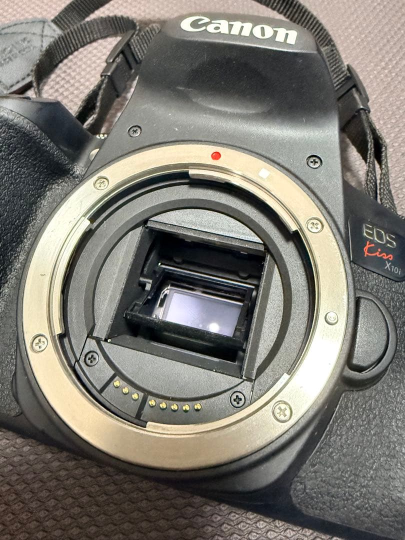Canon EOS Kissx10i デジタル一眼レフカメラ　本体のみ