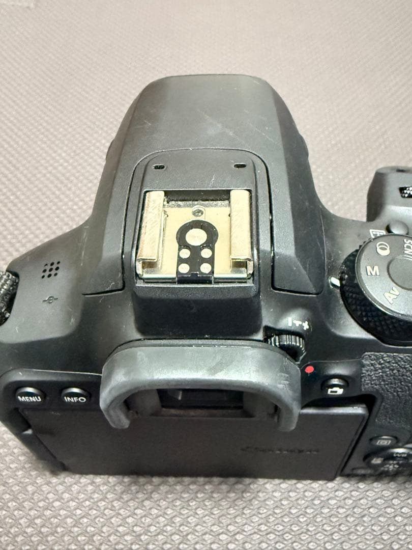 Canon EOS Kissx10i デジタル一眼レフカメラ　本体のみ