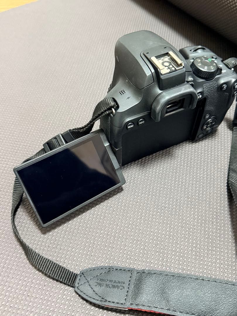 Canon EOS Kissx10i デジタル一眼レフカメラ　本体のみ