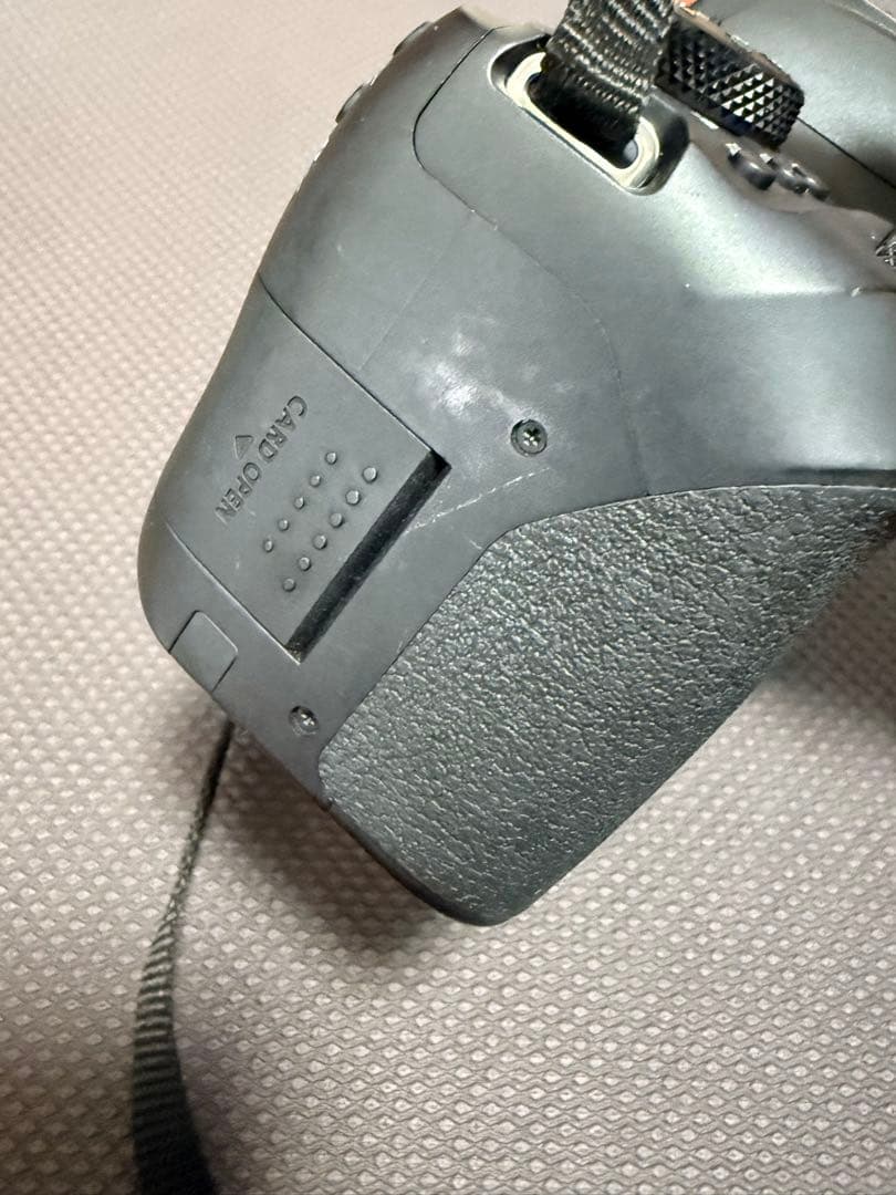 Canon EOS Kissx10i デジタル一眼レフカメラ　本体のみ