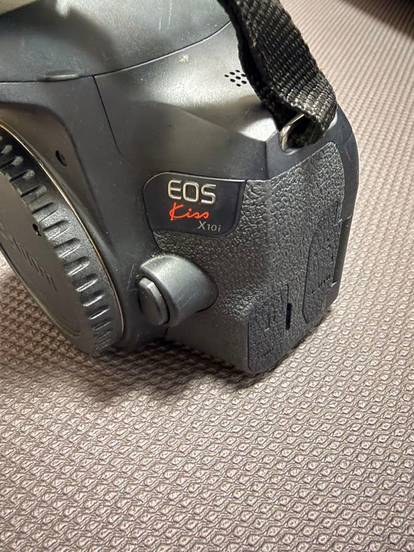 Canon EOS Kissx10i デジタル一眼レフカメラ　本体のみ