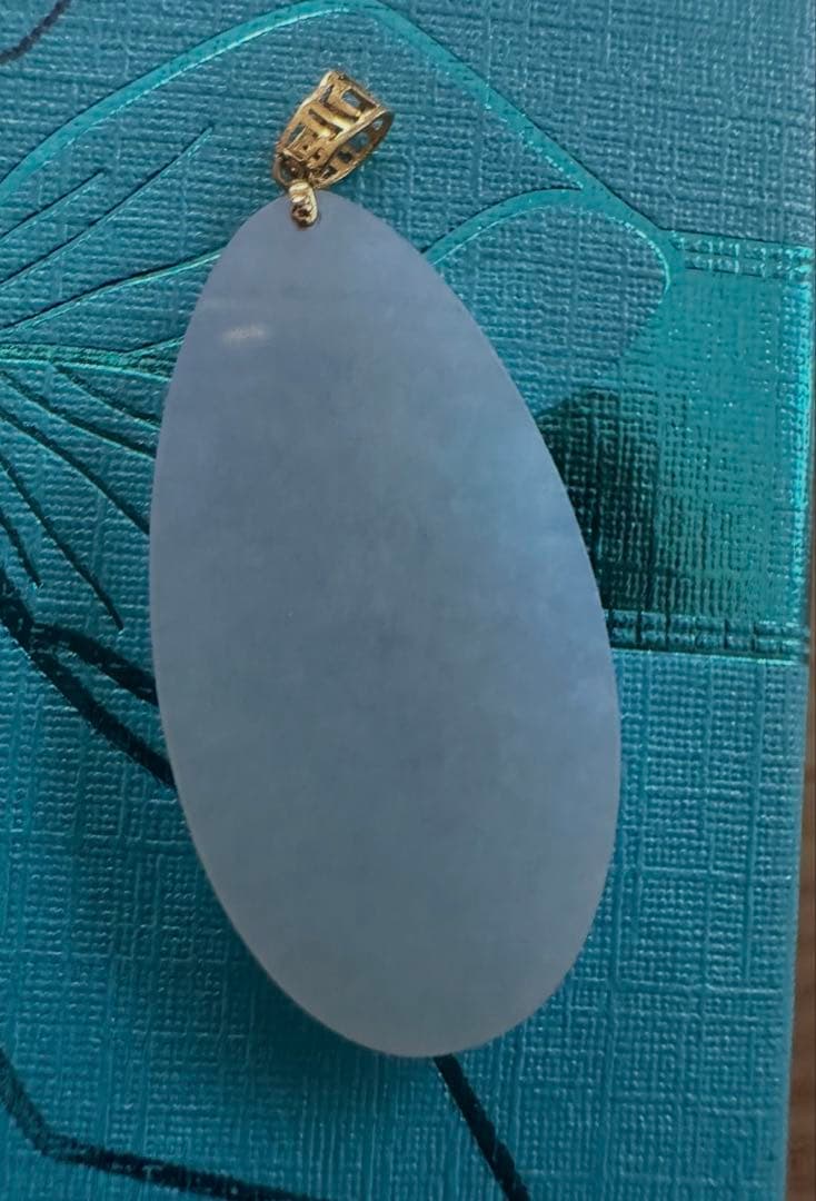 18 K金製バチガン、薄紫色の翡翠ペンダントトップ　新品未使用　鑑定書付き