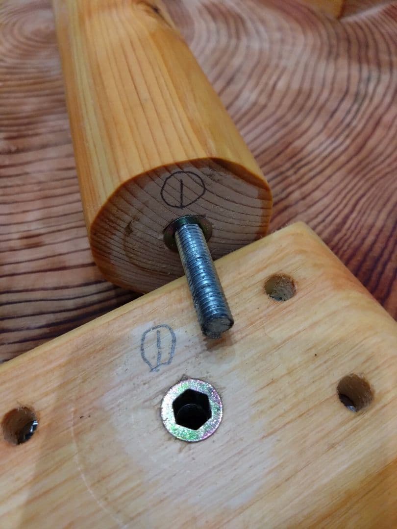 杉の輪切り円形ローテーブル㉔　桜❕桜様樹齢約70年杉の年輪が綺麗