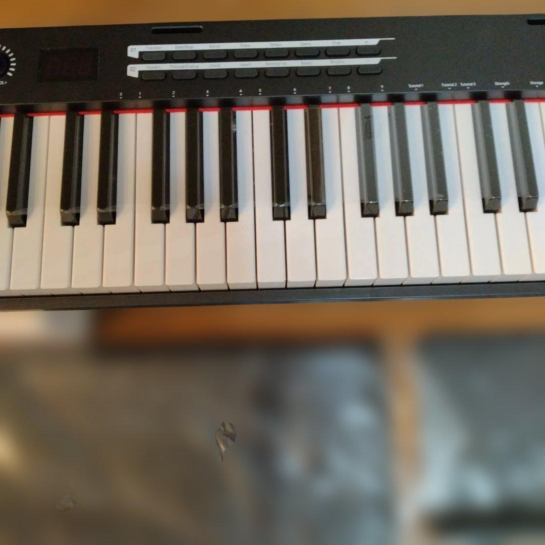 電子ピアノ　61鍵盤