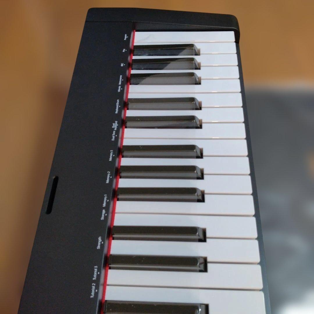 電子ピアノ　61鍵盤