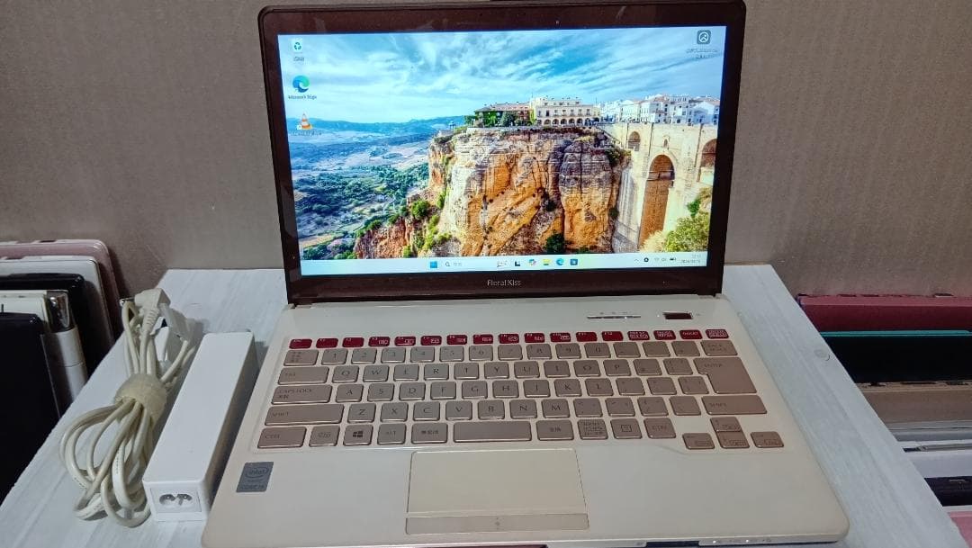 桜の季節限定価格　Fujitsu Lifebook Floral Kiss