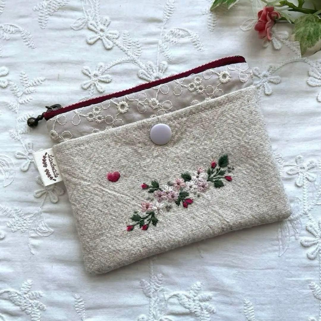 【398】ハンドメイド　刺繍フラットポーチ/バネ口ポーチ(丸底)