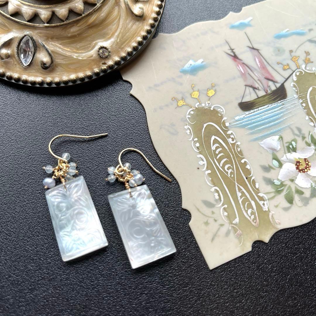 《1点限定》ホワイトMOP&水晶リーフフラワーカービング＊ピアスorイヤリング