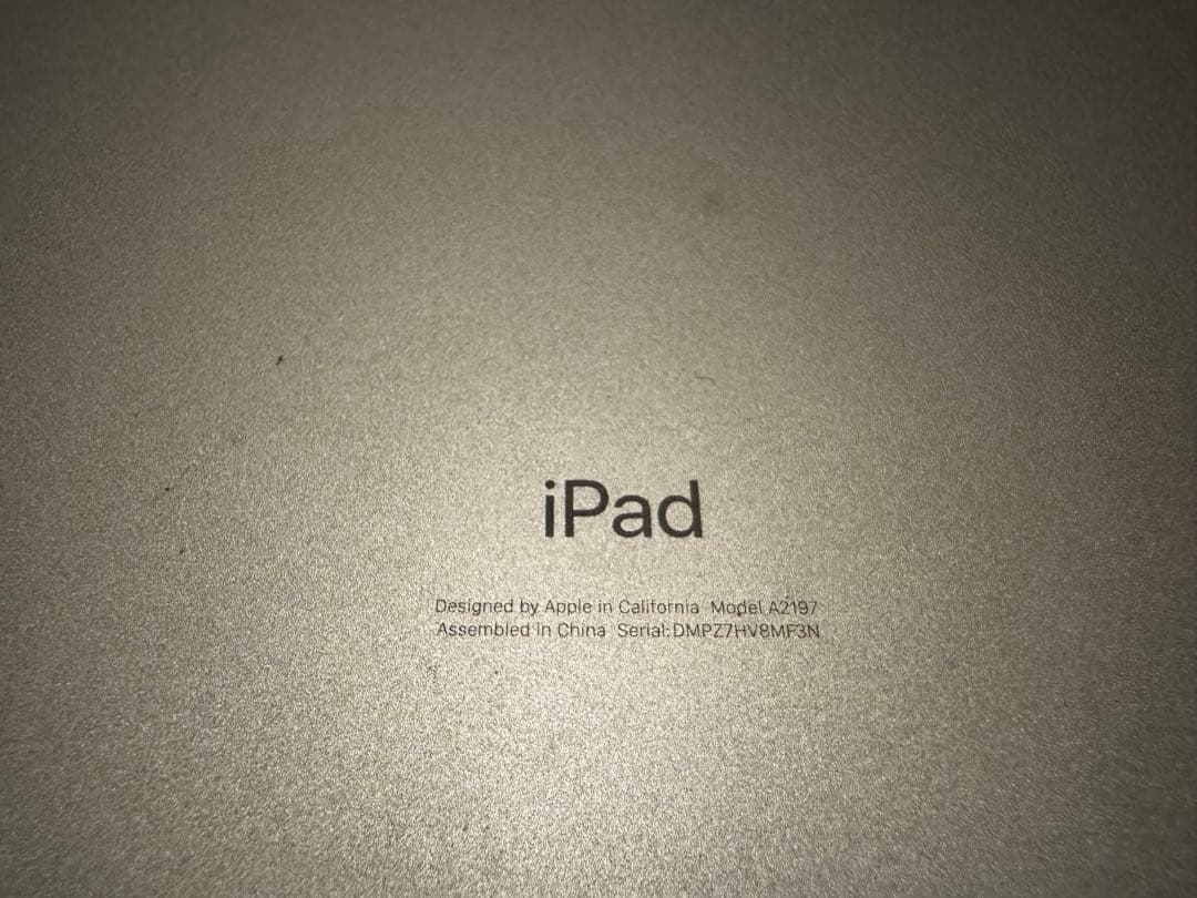c*a様 Apple iPad シルバー 本体 iPad (第7世代) 中古