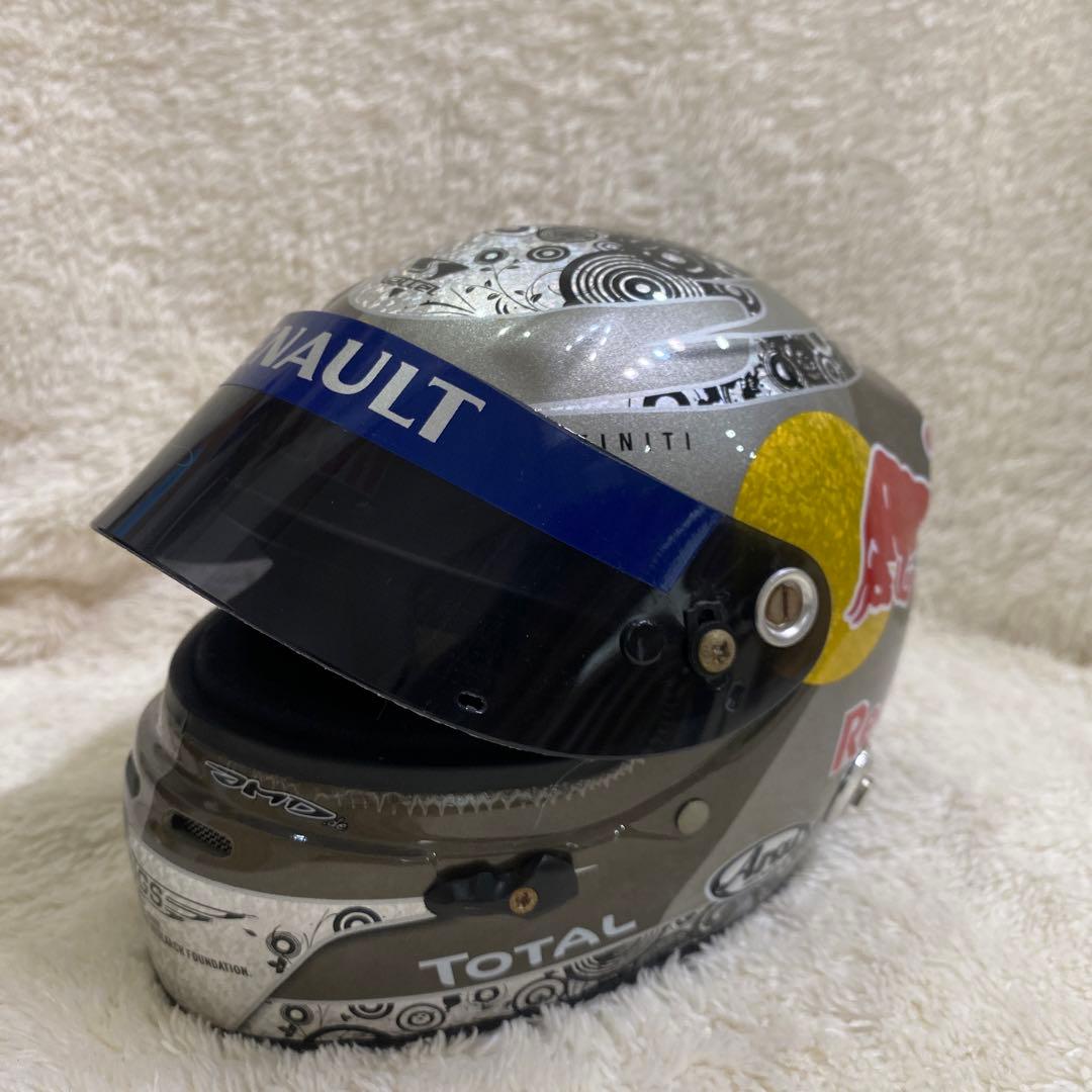 F1 レッドブル　1/2ヘルメット　セバスチャンベッテルモデル