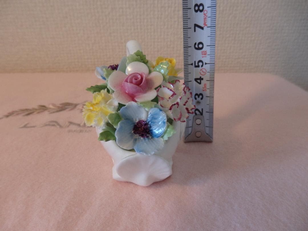 ロイヤルドルトン・小さな置物