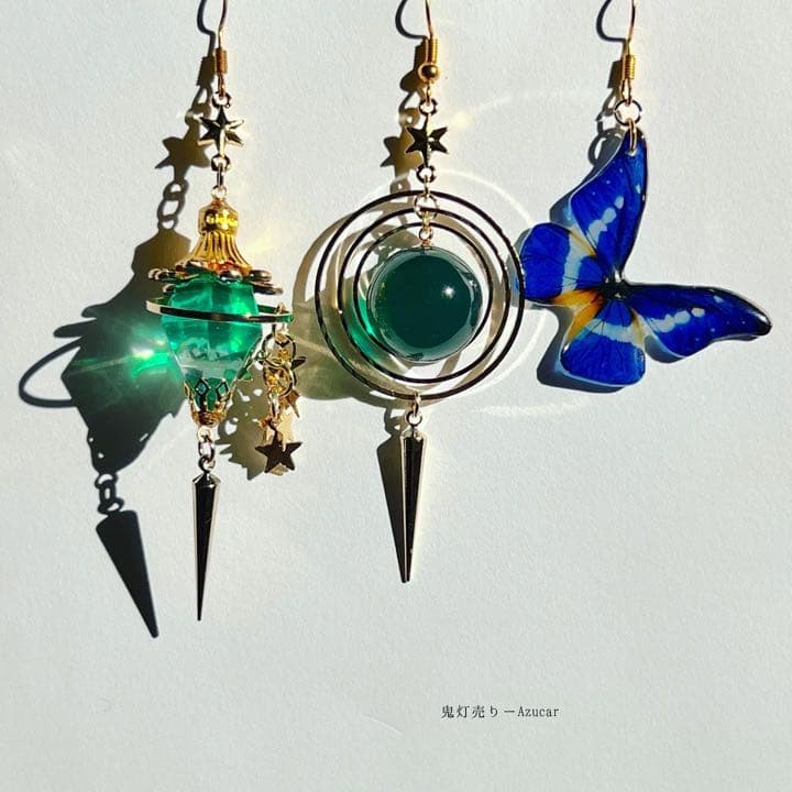 森の魔法使い道具　モルフォ蝶と蓄光蒼魔法ランタンと天球儀のピアス(3点セット)