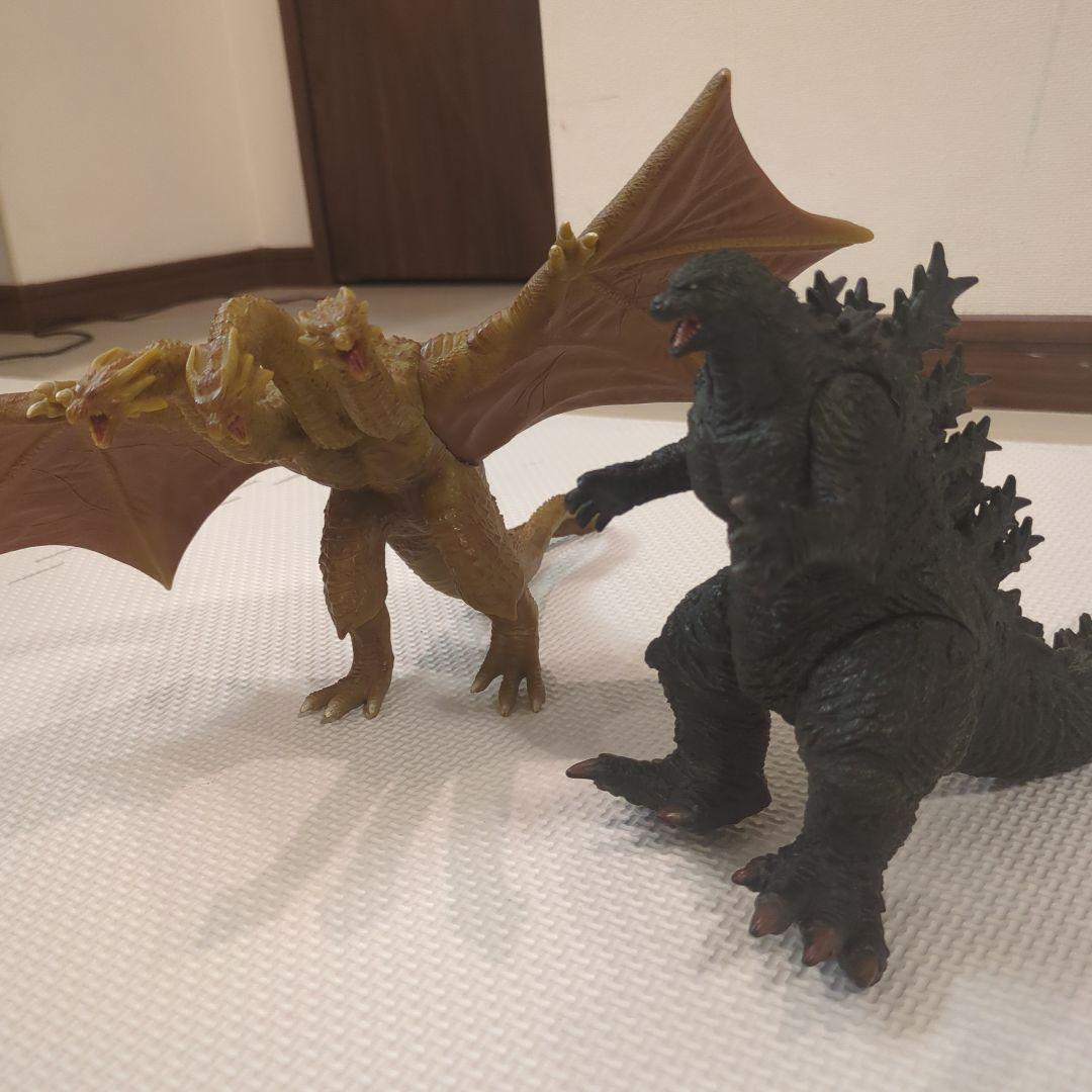 ゴジラとキングギドラ フィギュアセット