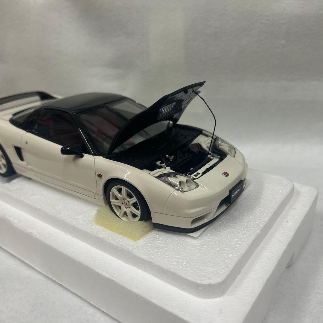 オートアート　ホンダNSX-R(NA2)チャンピオンホワイト／ブラックカーボン