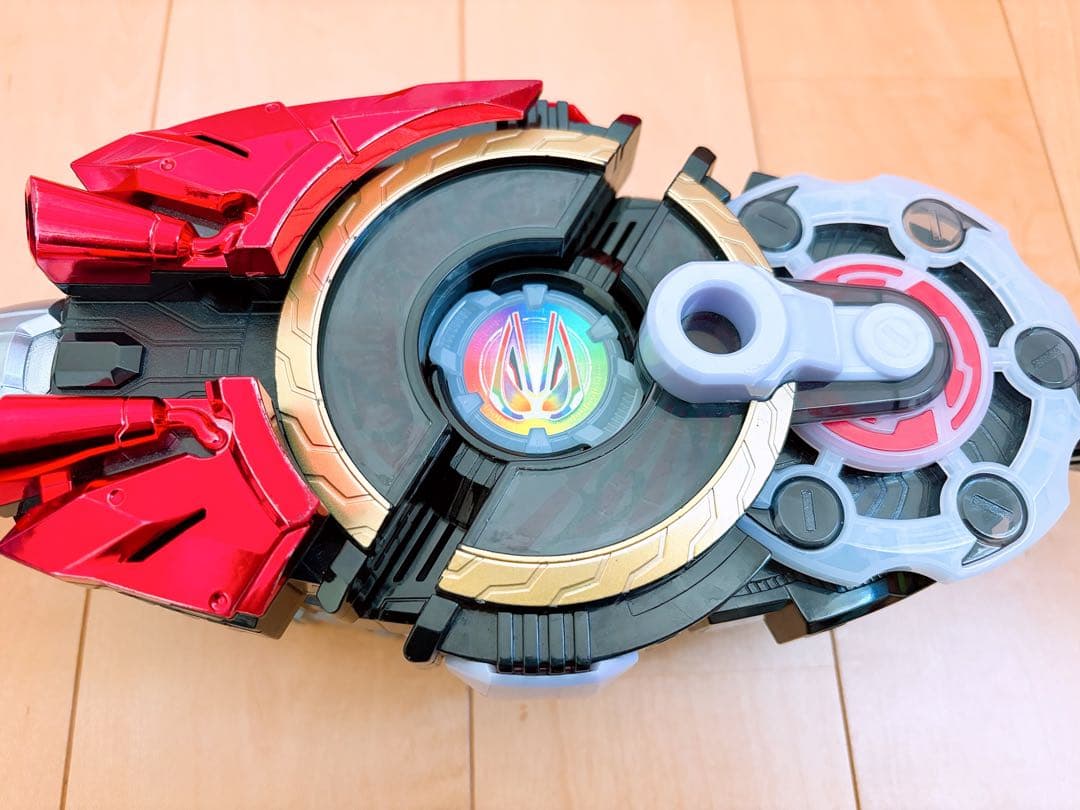 仮面ライダーギーツ　変身ベルト　DXデザイアドライバー