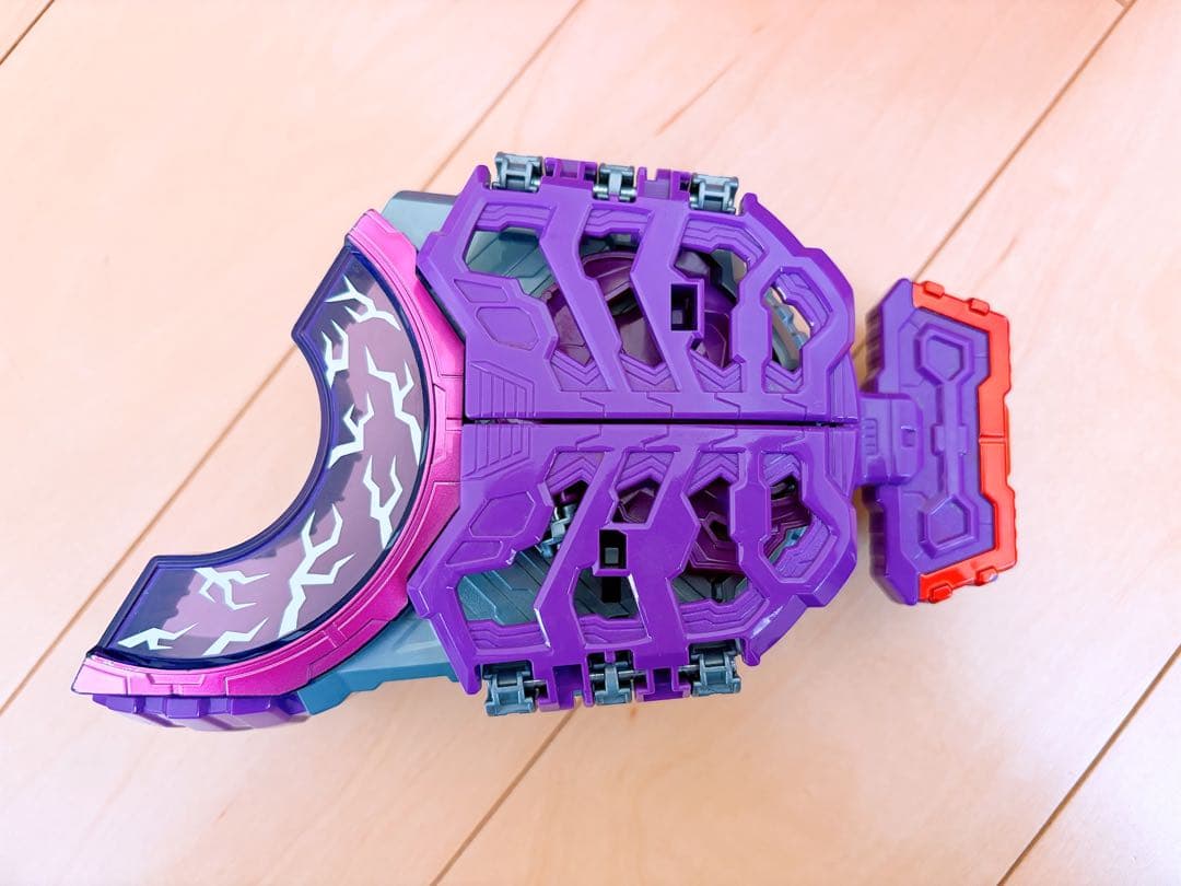 仮面ライダーギーツ　変身ベルト　DXデザイアドライバー