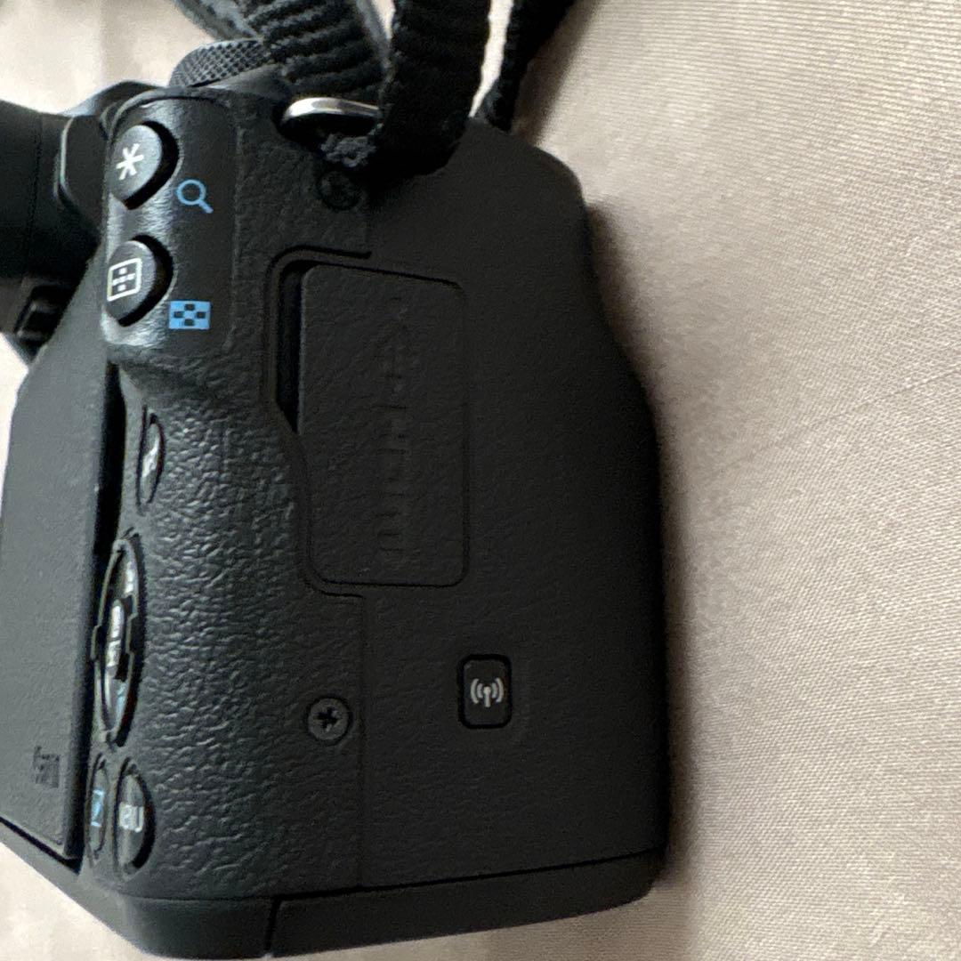 Canon ミラーレス一眼カメラ　EOS Kiss M ダブルレンズキット