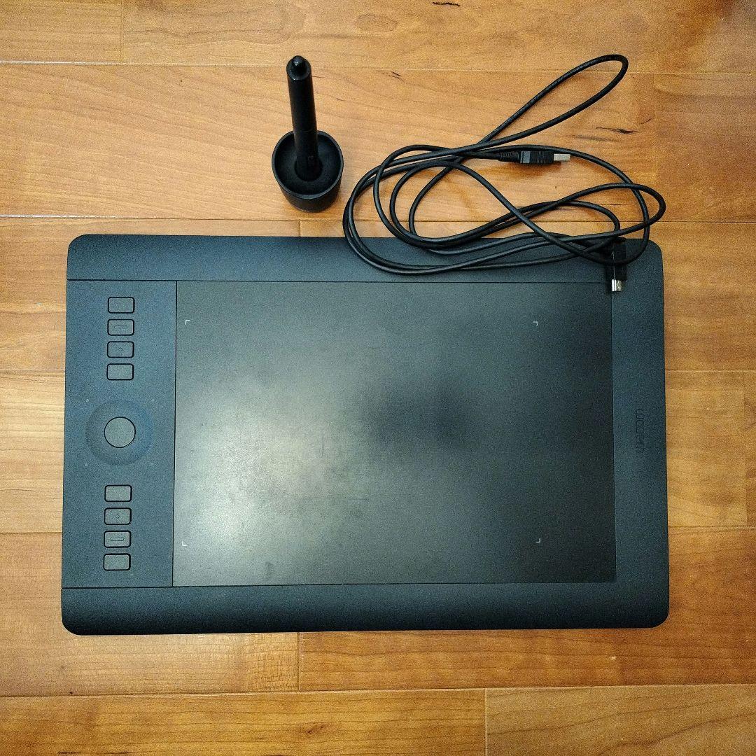 WACOM Intuos pro ペンタブレット ミディアムPTH-651