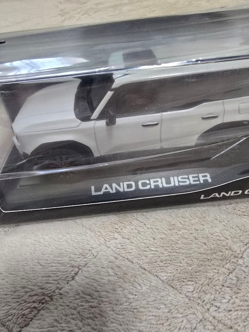 1/30 トヨタ カラーサンプル ランドクルーザー250 プラチナホワイト 角目