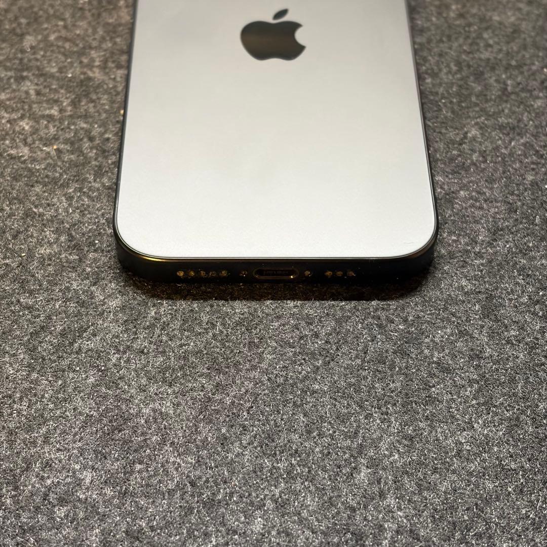 iPhone 15 Pro 256GB SIMフリー ブラックチタニウム