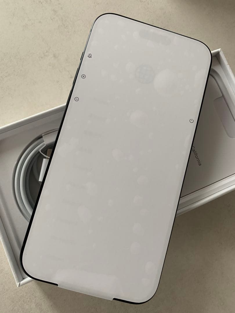 Apple iPhone 15 Plus 本体 ケース付き
