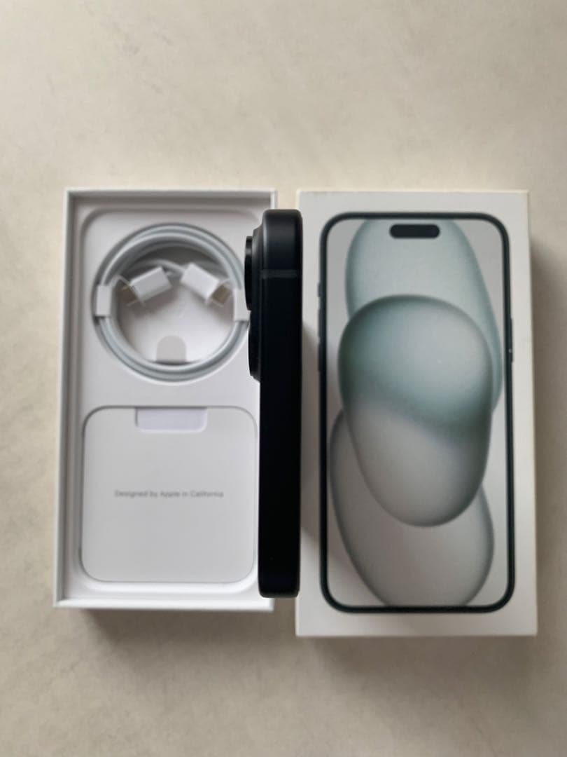 Apple iPhone 15 Plus 本体 ケース付き