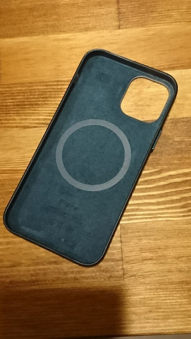 中古 iphone12pro 純正レザーケース