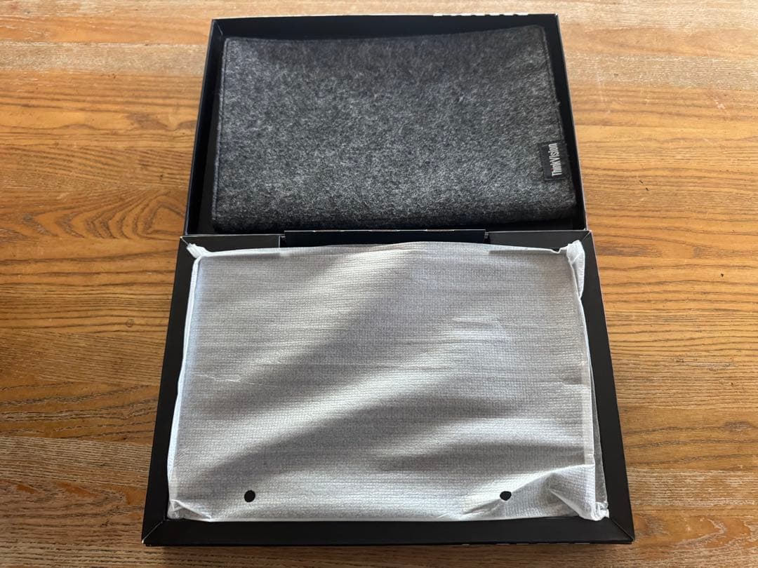 Lenovo ThinkVision M15 モバイルモニター　ケース　15.6