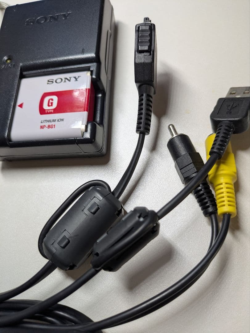 SONY ソニー Cyber-Shot DSC-T20 シルバー　デジカメ
