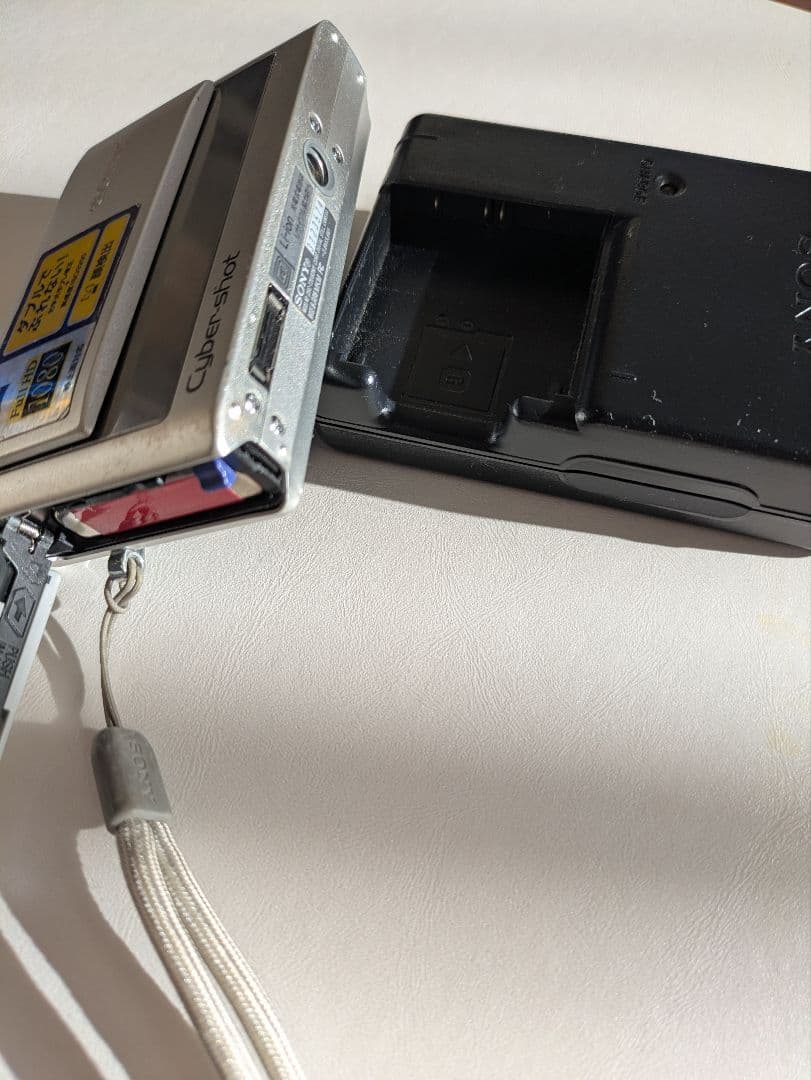 SONY ソニー Cyber-Shot DSC-T20 シルバー　デジカメ