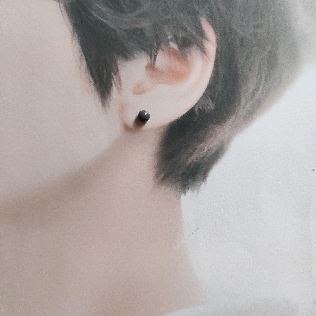 取引中　《ダークグレー》*カラフルなガラスの小粒ピアス/イヤリング