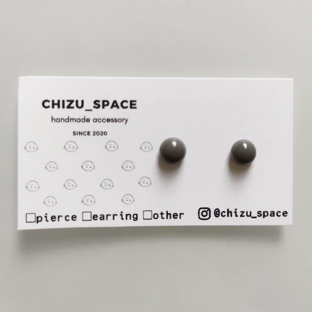 取引中　《ダークグレー》*カラフルなガラスの小粒ピアス/イヤリング