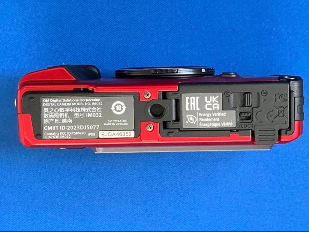 OM SYSTEM TG-7 レッド