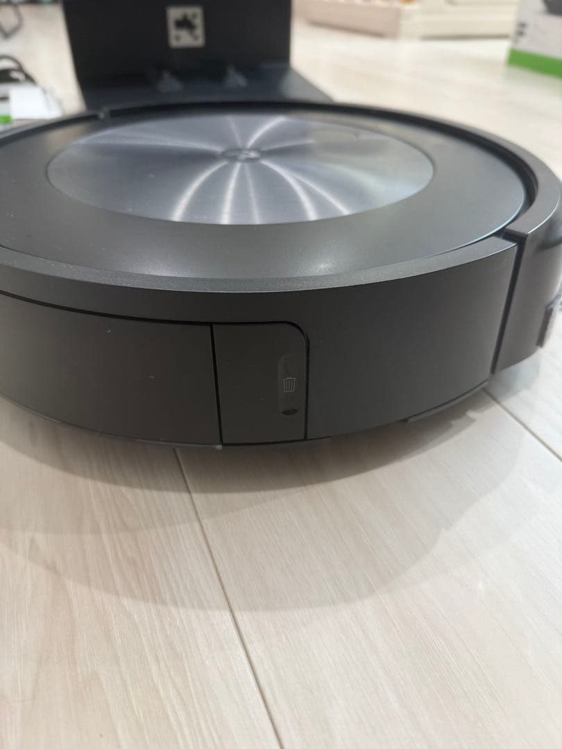 iRobot Roomba j7+ ロボット掃除機本体