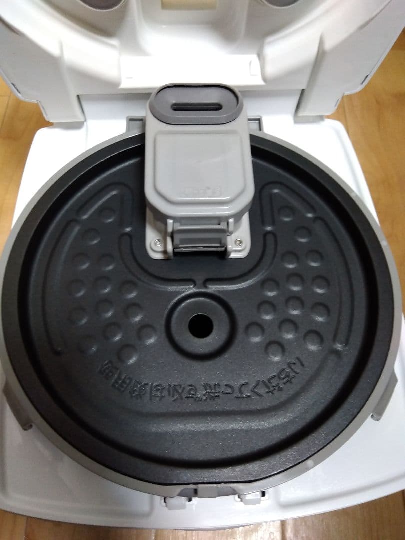 【ちゃたろう】三菱電機 炊飯器 NJ-VXD10 5.5合（2022年製）