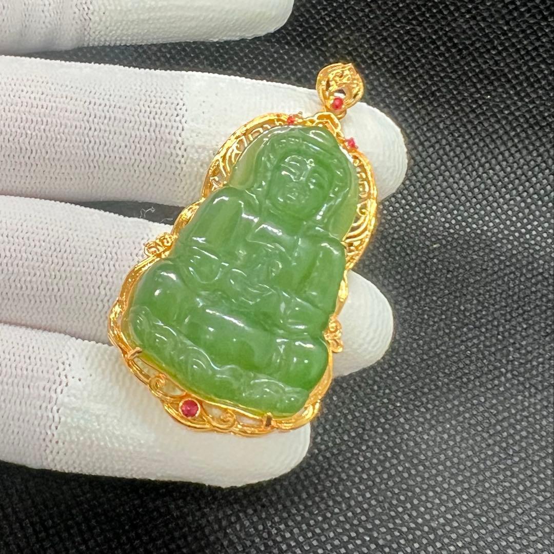 18k使用和田玉翡翠グリーン碧玉の釈迦牟尼仏彫りペンダントトップ　海外鑑定書付き