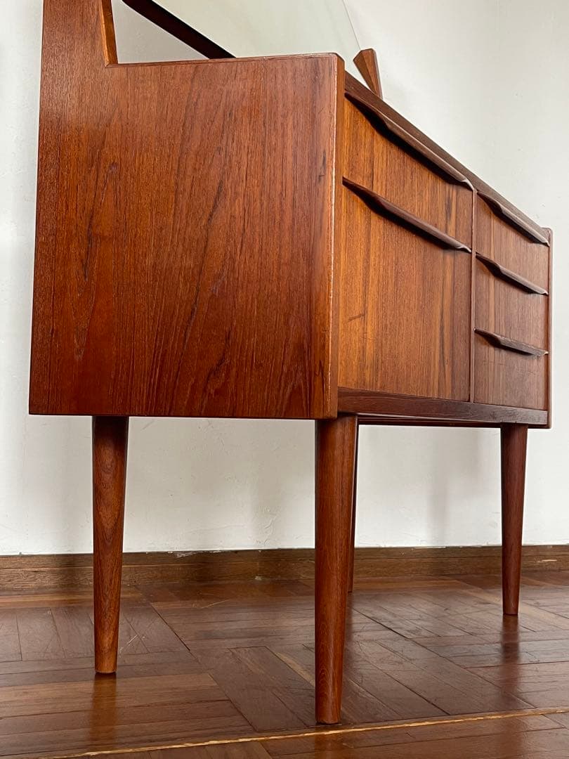 北欧 デンマーク ヴィンテージ チーク オイルフィニッシュ ドレッサー チェスト