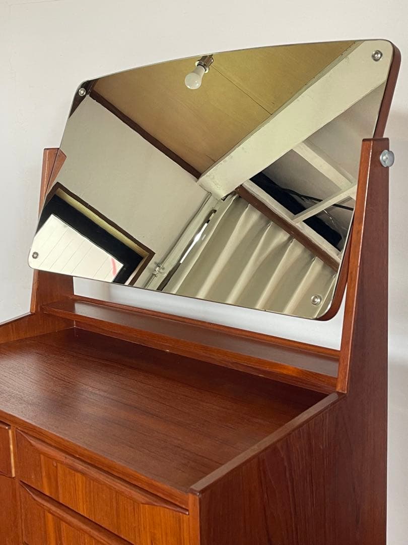 北欧 デンマーク ヴィンテージ チーク オイルフィニッシュ ドレッサー チェスト