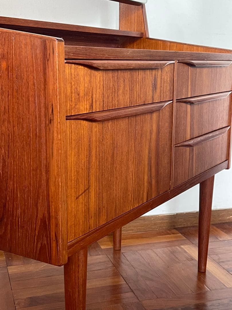 北欧 デンマーク ヴィンテージ チーク オイルフィニッシュ ドレッサー チェスト