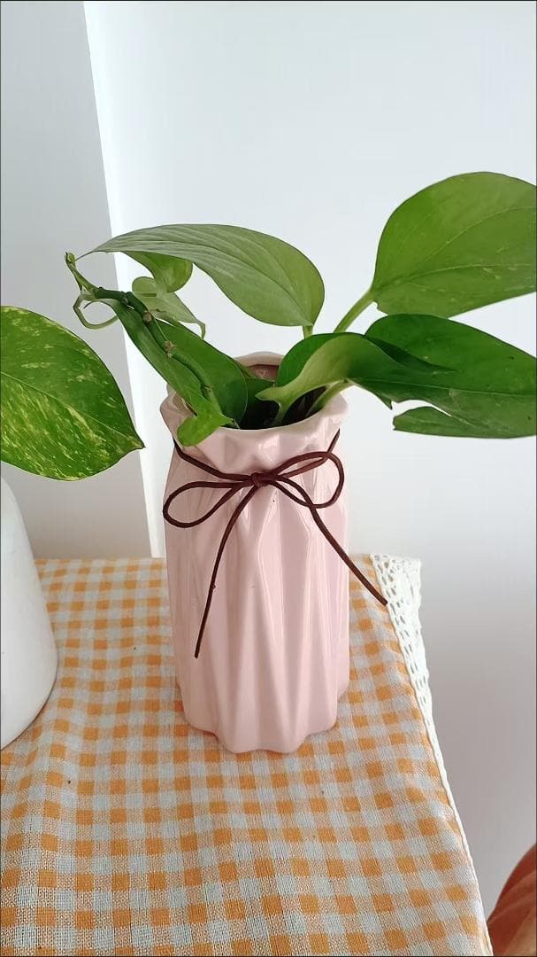 ピンク陶器花瓶 リボン付き