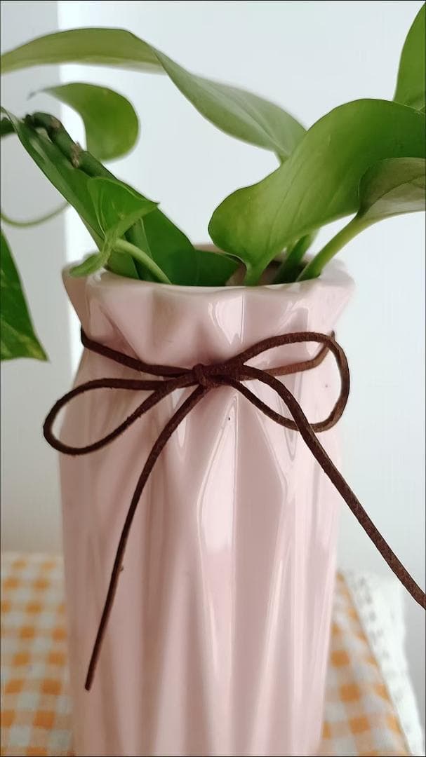 ピンク陶器花瓶 リボン付き