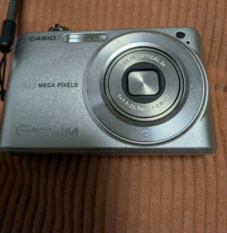 CASIO EXILIM 10.1メガピクセルEX-Z1050