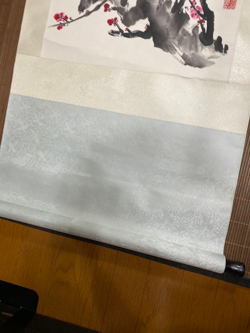 王朝光 梅図 掛軸 肉筆 直筆サイン 落款 共箱付 紅梅 水墨画 床の間